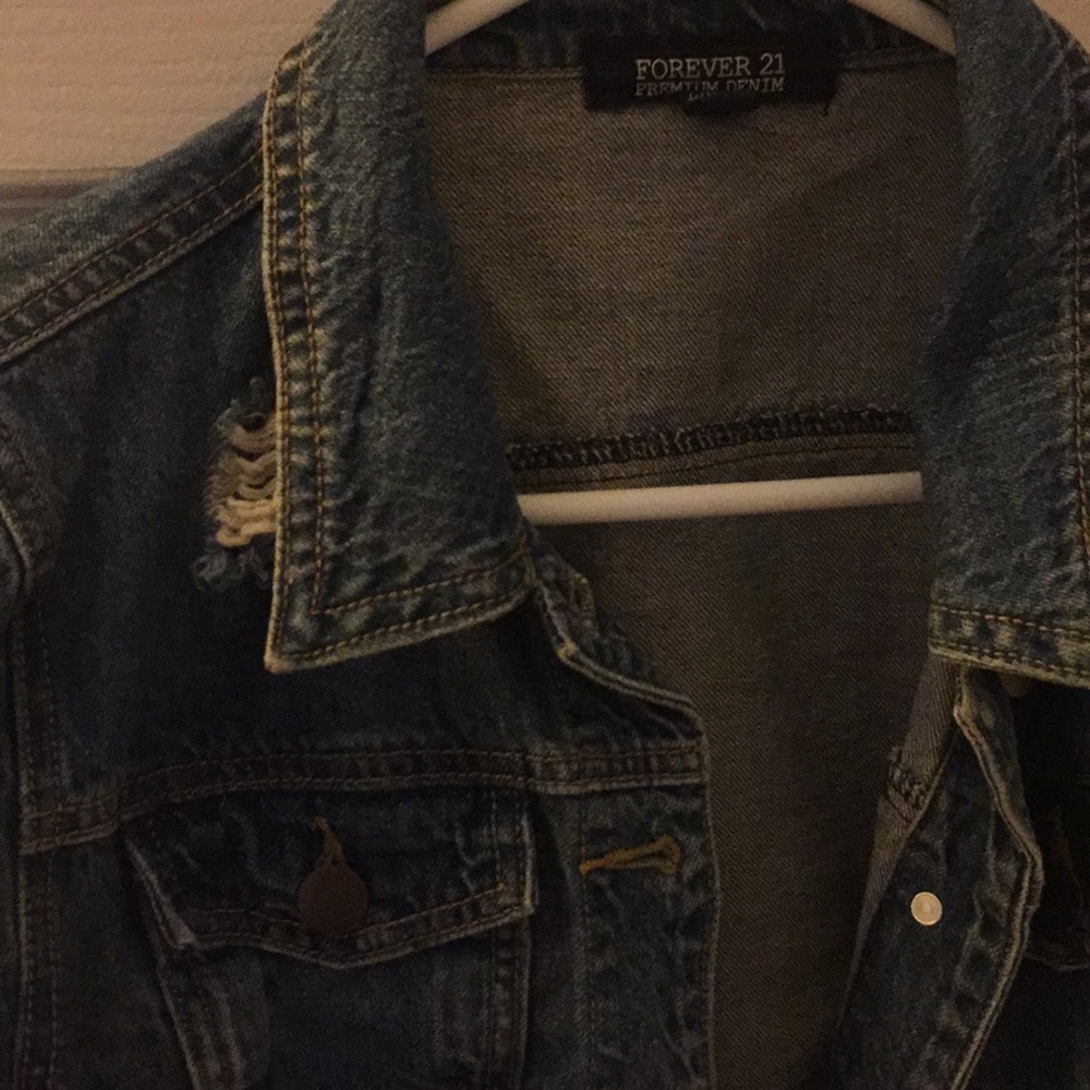 Cropped Jean Jacket - Picture 2 of 4